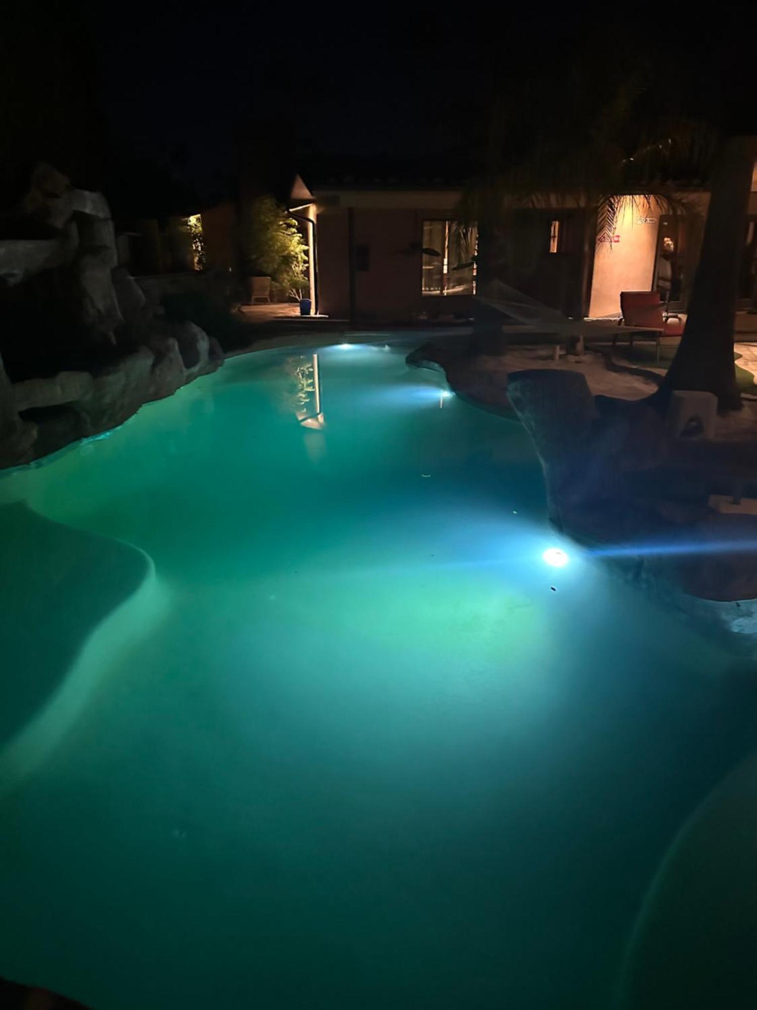 Warm Sands Villa-Moving River/Island Palm Springs Eksteriør billede